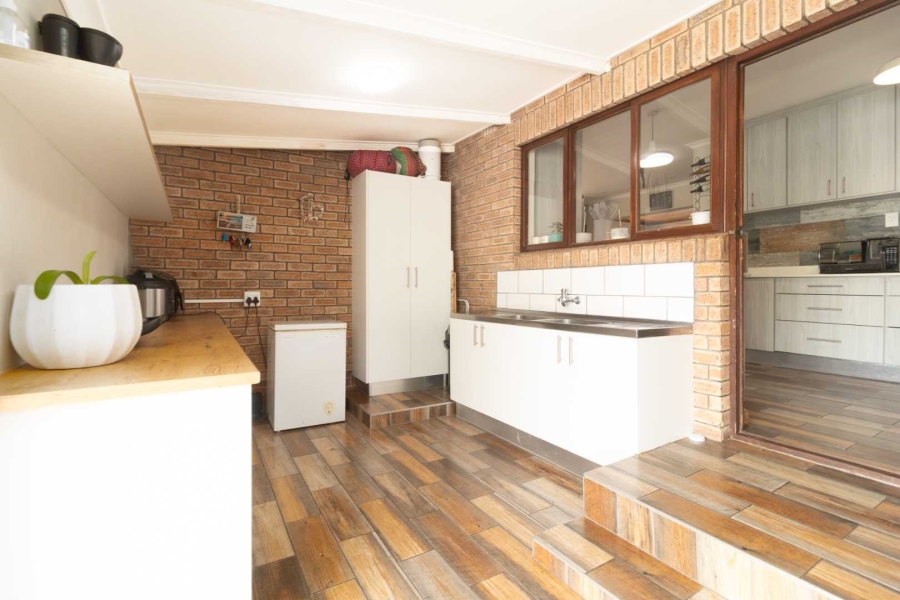 3 Bedroom Property for Sale in Oakglen Western Cape